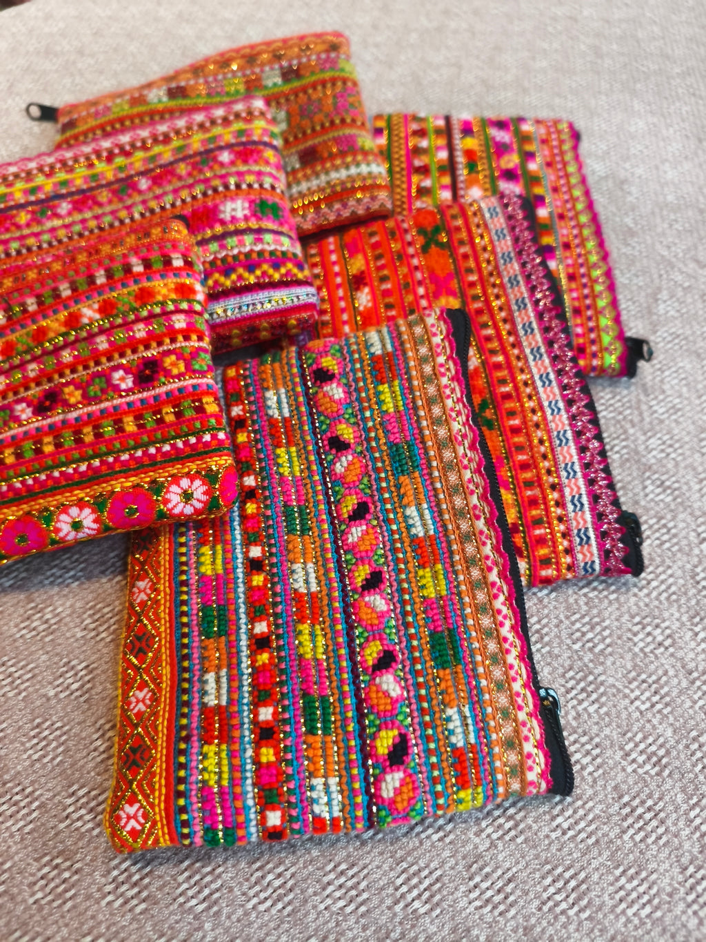 MAHAGAURI - Colorful Embroidered Purse - Size S