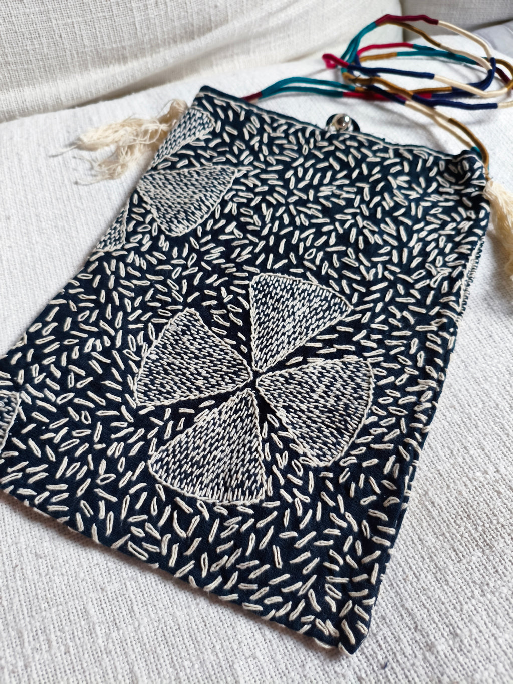PETALS - Elegant Embroided Bag - Unique Handcraft - Hmong Thaïland