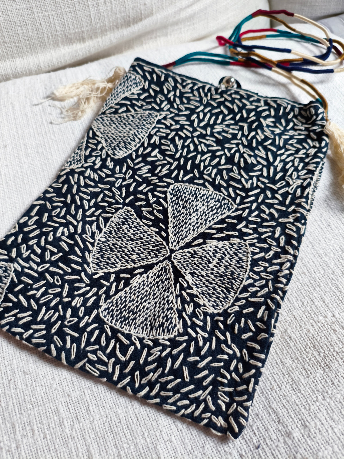 PETALS - Elegant Embroided Bag - Unique Handcraft - Hmong Thaïland