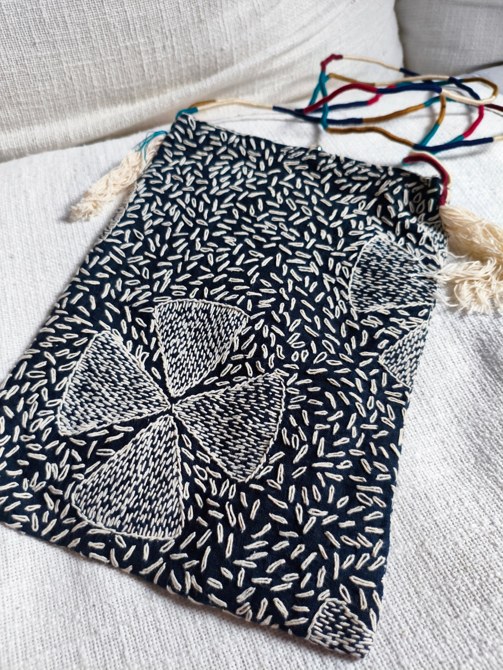 PETALS - Elegant Embroided Bag - Unique Handcraft - Hmong Thaïland