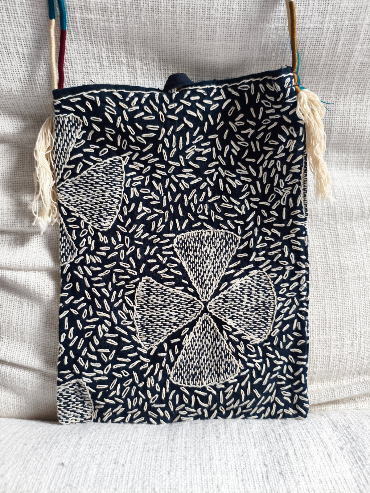 PETALS - Elegant Embroided Bag - Unique Handcraft - Hmong Thaïland
