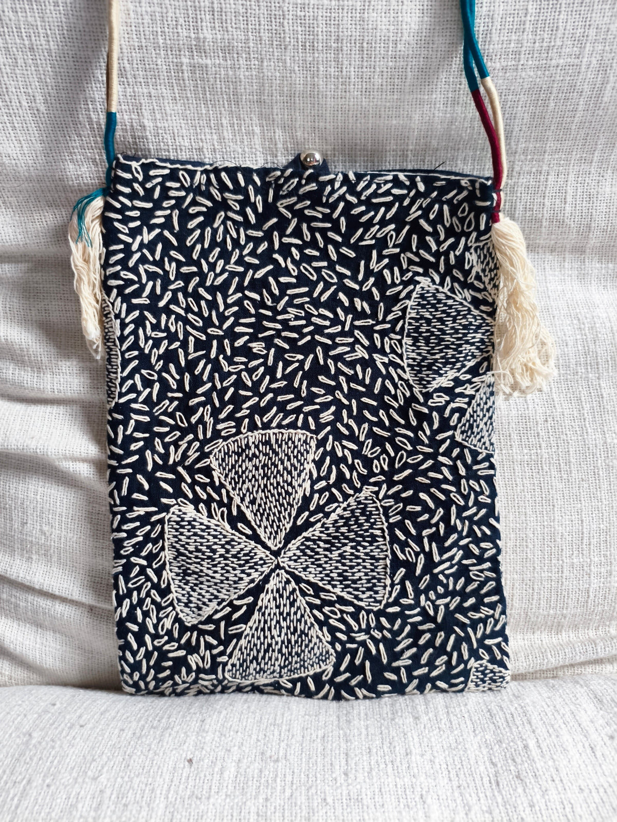 PETALS - Elegant Embroided Bag - Unique Handcraft - Hmong Thaïland